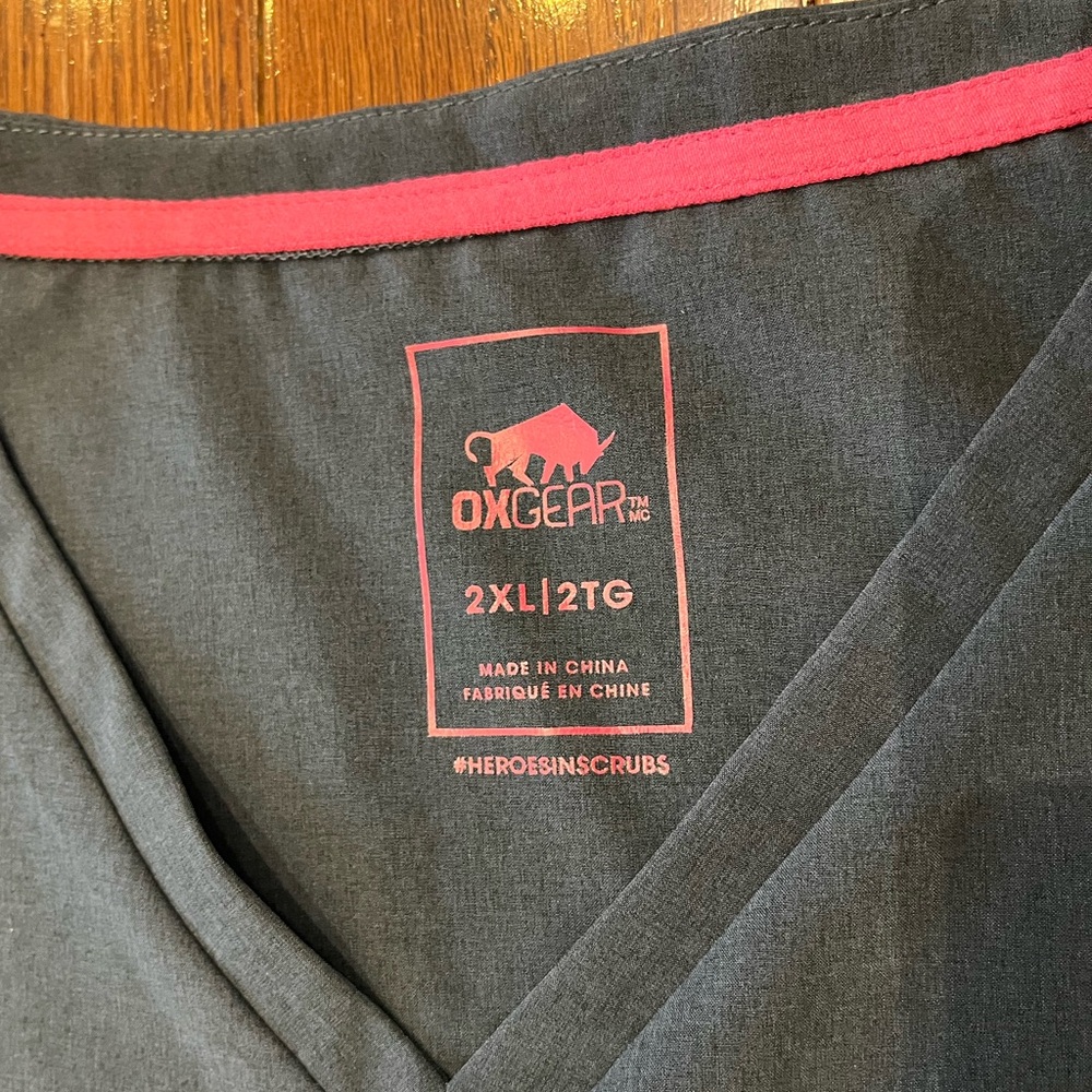 Women’s medical scrubs shirt NWT - Picture 3 of 5